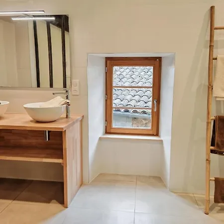 Mandaline Avec Jacuzzi Intérieur *