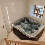 Holiday home Mandaline Avec Jacuzzi Interieur Saint-Georges-de-Luzencon